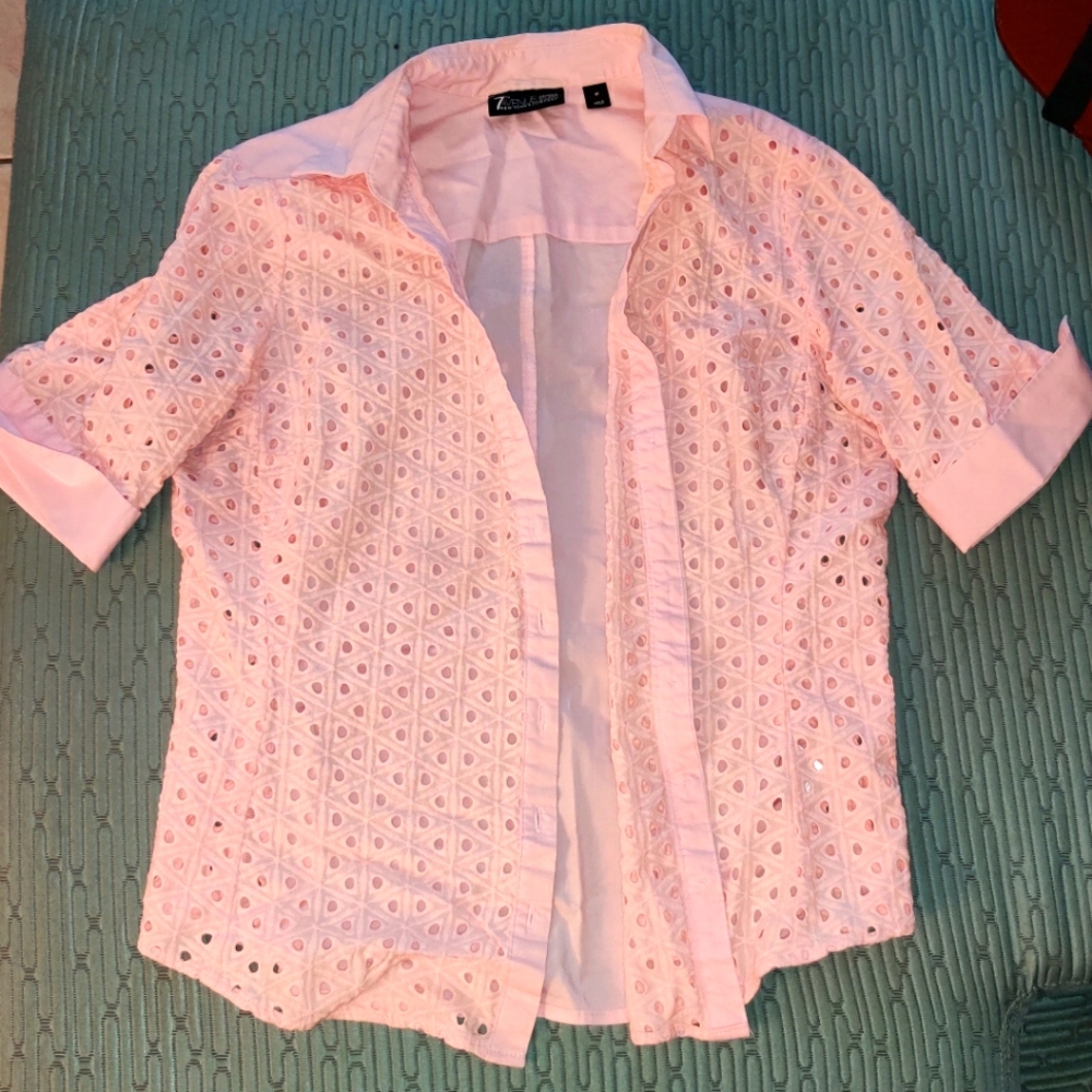 NWOT Light Pastel Blush Dotted Polka Dot Collared Short Sleeve Blouse Dotted